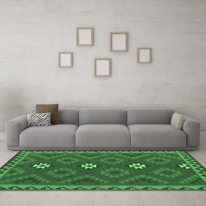 Machine Washable Oriental Emerald Green Traditional Area Rugs in a Living Room,, wshcon2930emgrn