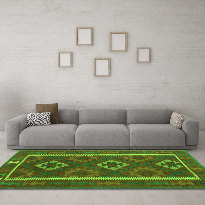 Machine Washable Oriental Green Traditional Area Rugs in a Living Room,, wshcon2931grn