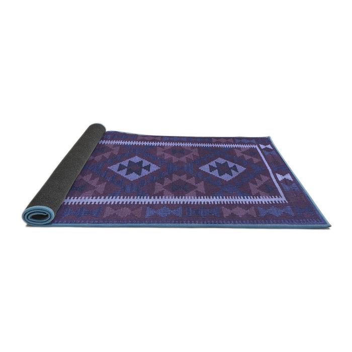 Sideview of Oriental Blue Traditional Rug, con2931blu