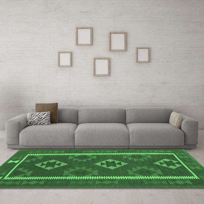 Machine Washable Oriental Emerald Green Traditional Area Rugs in a Living Room,, wshcon2931emgrn