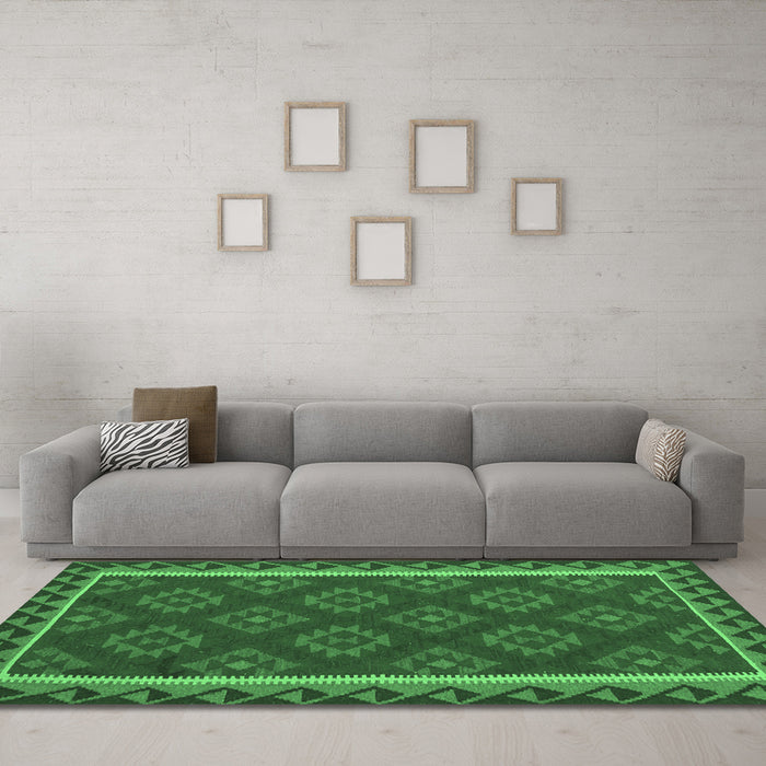 Machine Washable Oriental Emerald Green Traditional Area Rugs in a Living Room,, wshcon2932emgrn