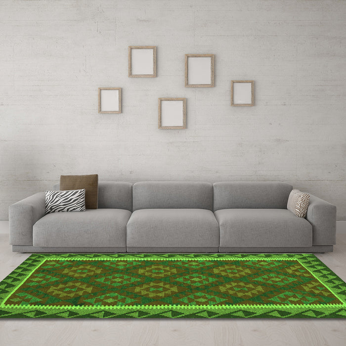 Machine Washable Oriental Green Traditional Area Rugs in a Living Room,, wshcon2932grn