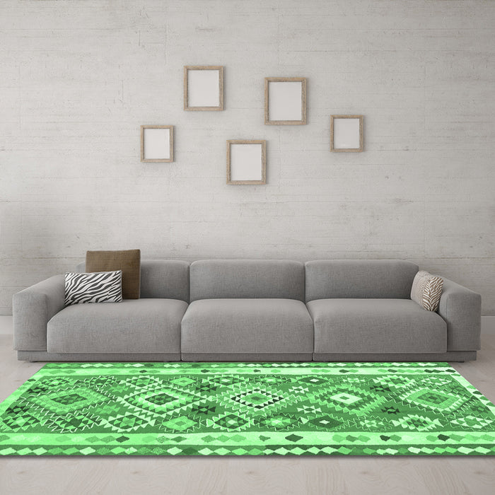 Machine Washable Oriental Emerald Green Traditional Area Rugs in a Living Room,, wshcon2956emgrn
