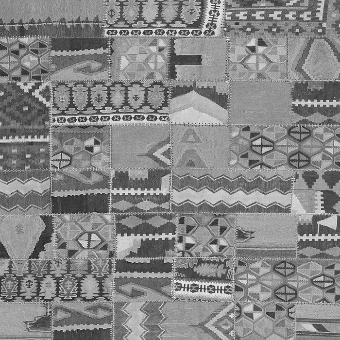 Serging Thickness of Patchwork Gray Transitional Rug, con2969gry