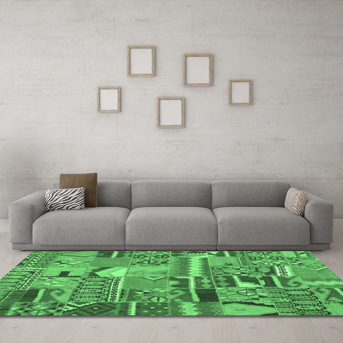 Machine Washable Patchwork Emerald Green Transitional Area Rugs in a Living Room,, wshcon2969emgrn