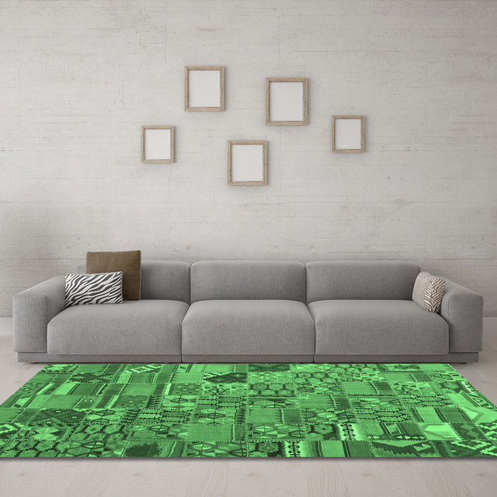 Machine Washable Patchwork Emerald Green Transitional Area Rugs in a Living Room,, wshcon2970emgrn