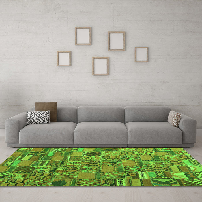 Machine Washable Patchwork Green Transitional Area Rugs in a Living Room,, wshcon2970grn