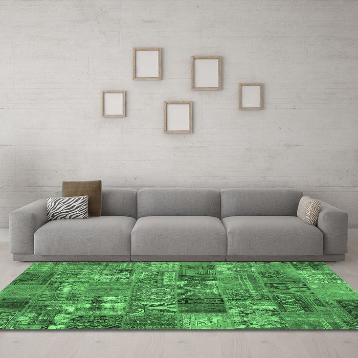 Machine Washable Abstract Emerald Green Contemporary Area Rugs in a Living Room,, wshcon2971emgrn