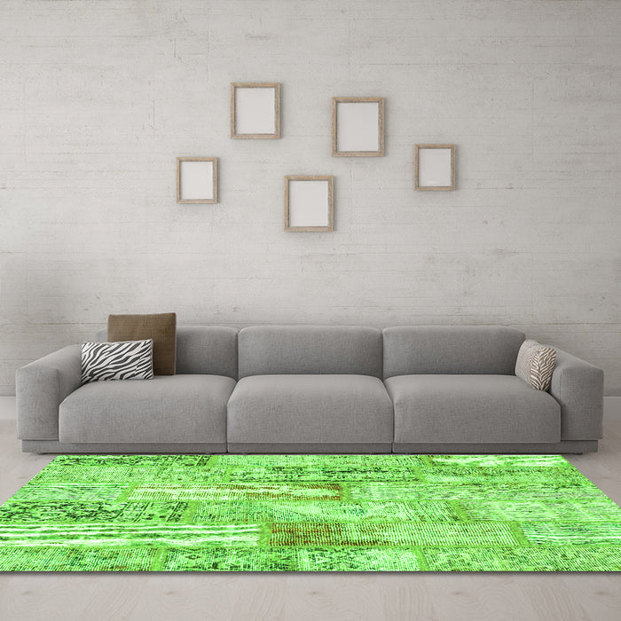 Machine Washable Patchwork Green Transitional Area Rugs in a Living Room,, wshcon2972grn