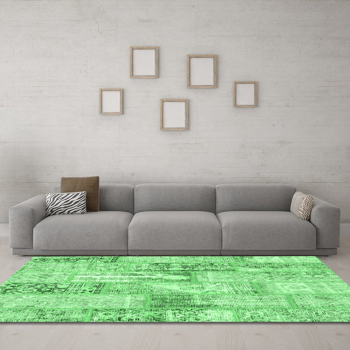 Machine Washable Patchwork Emerald Green Transitional Area Rugs in a Living Room,, wshcon2972emgrn