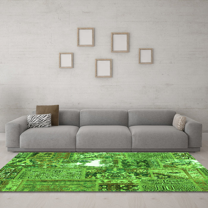 Machine Washable Patchwork Green Transitional Area Rugs in a Living Room,, wshcon2973grn