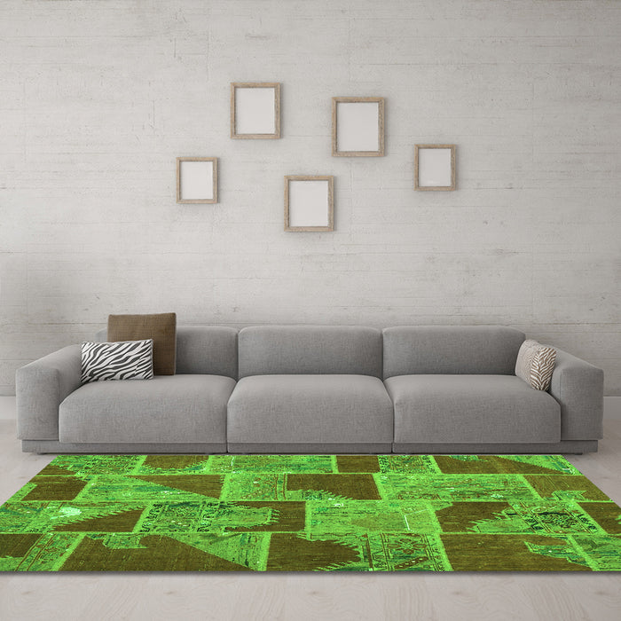 Machine Washable Patchwork Green Transitional Area Rugs in a Living Room,, wshcon2976grn