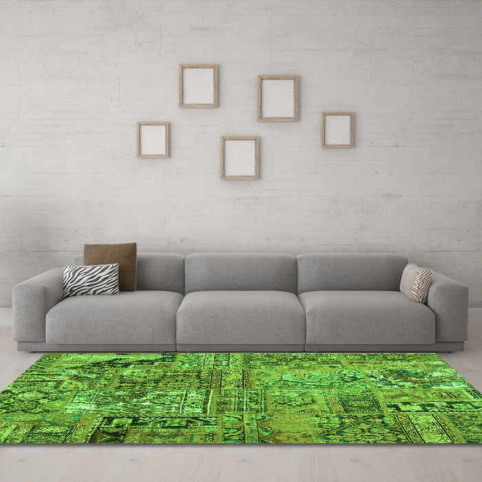 Machine Washable Patchwork Green Transitional Area Rugs in a Living Room,, wshcon2979grn