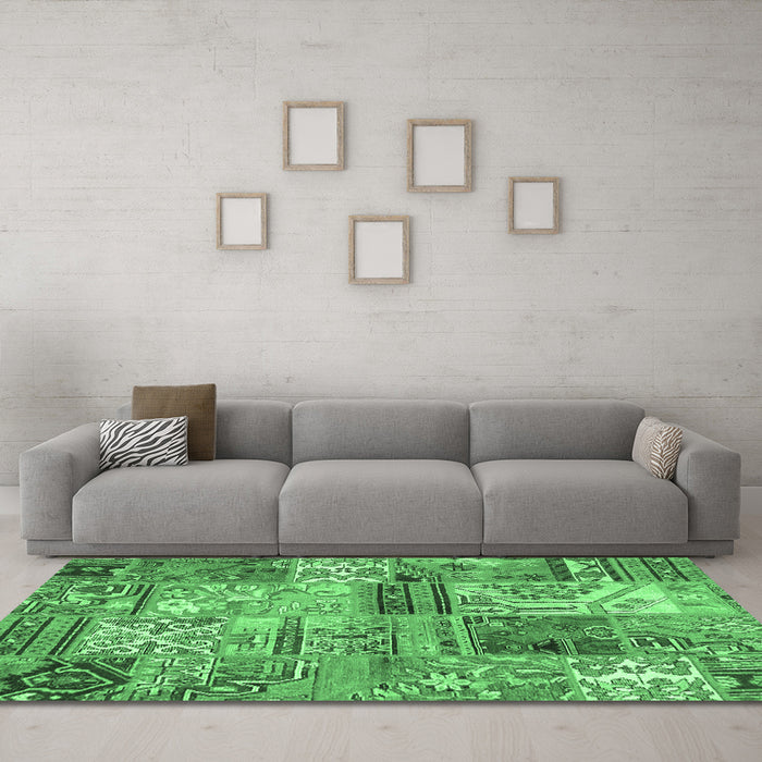Machine Washable Patchwork Emerald Green Transitional Area Rugs in a Living Room,, wshcon2982emgrn