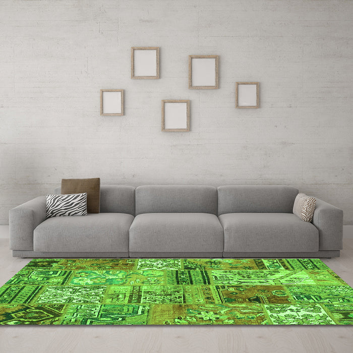 Machine Washable Patchwork Green Transitional Area Rugs in a Living Room,, wshcon2982grn