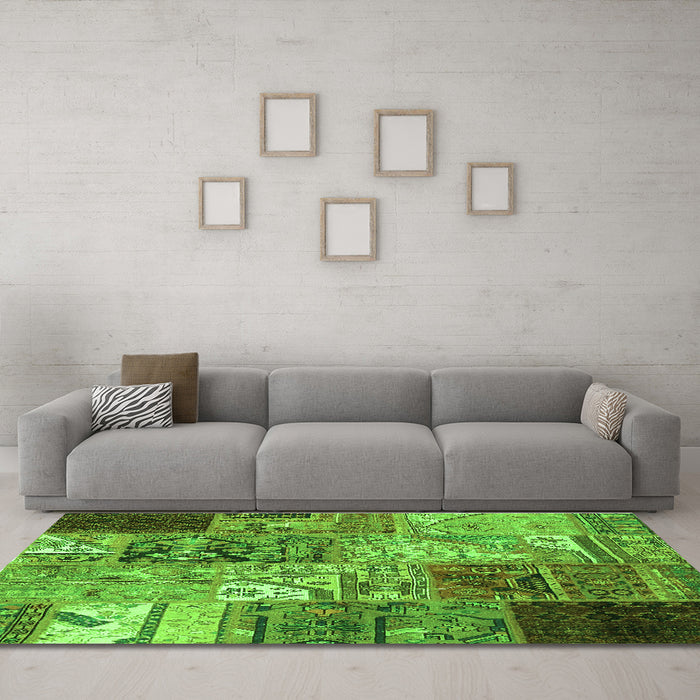 Machine Washable Patchwork Green Transitional Area Rugs in a Living Room,, wshcon2983grn
