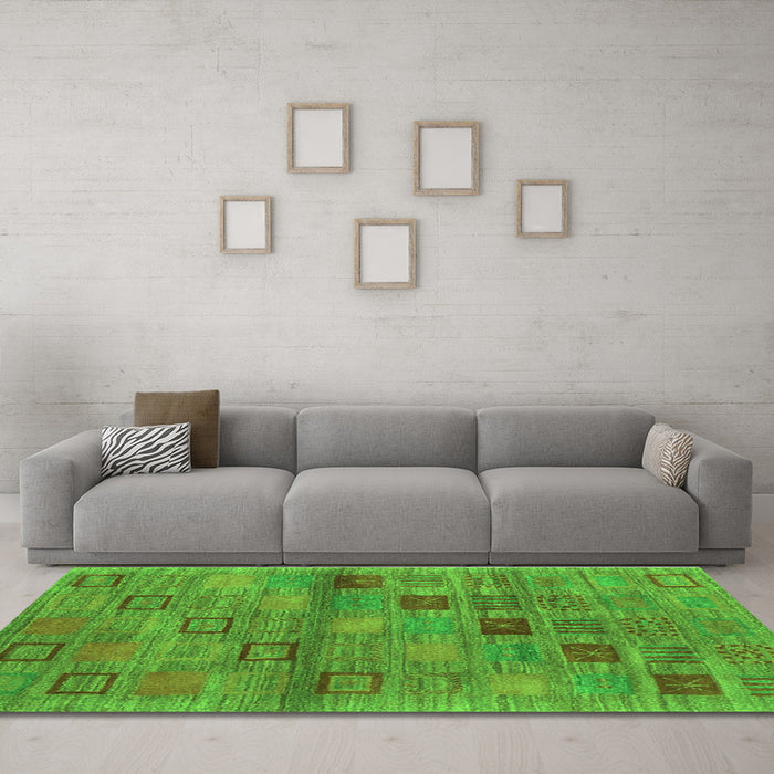 Machine Washable Abstract Green Contemporary Area Rugs in a Living Room,, wshcon3009grn