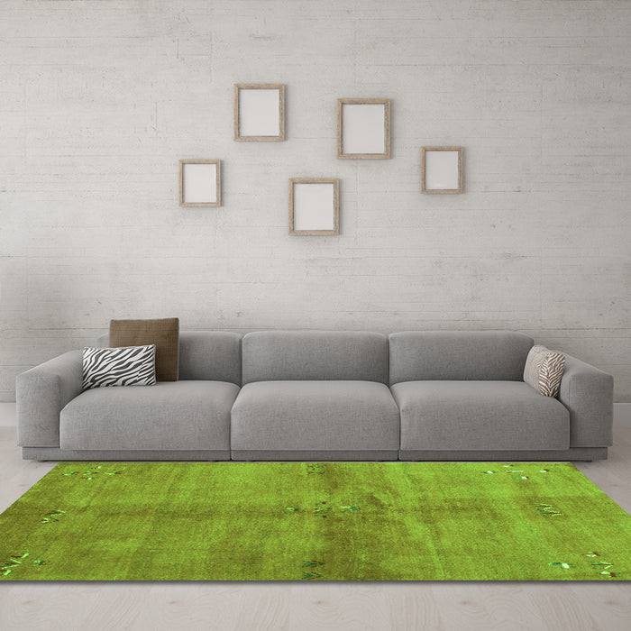 Machine Washable Abstract Green Contemporary Area Rugs in a Living Room,, wshcon3012grn