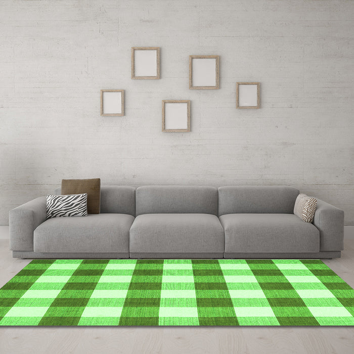 Machine Washable Checkered Green Modern Area Rugs in a Living Room,, wshcon3014grn