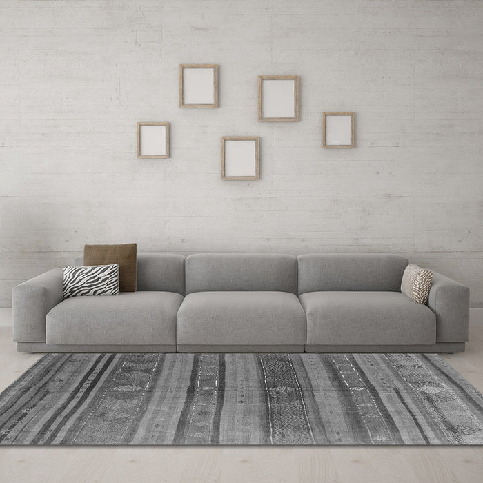 Machine Washable Southwestern Gray Country Rug in a Living Room,, wshcon3017gry