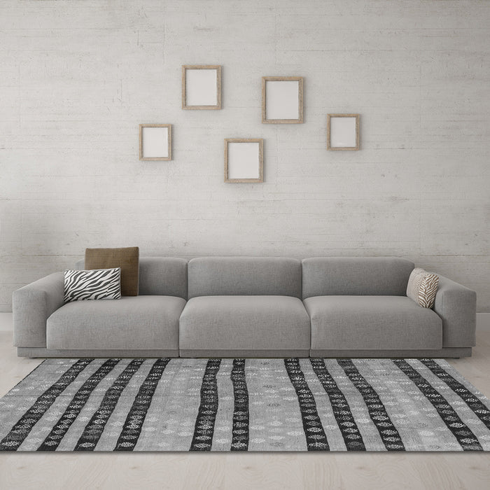 Machine Washable Oriental Gray Traditional Rug in a Living Room,, wshcon3018gry