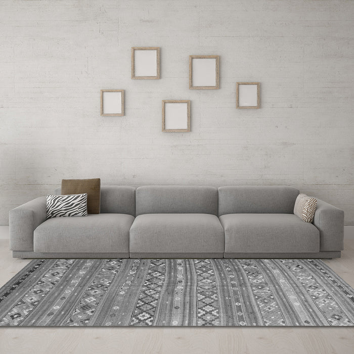 Machine Washable Oriental Gray Traditional Rug in a Living Room,, wshcon3019gry