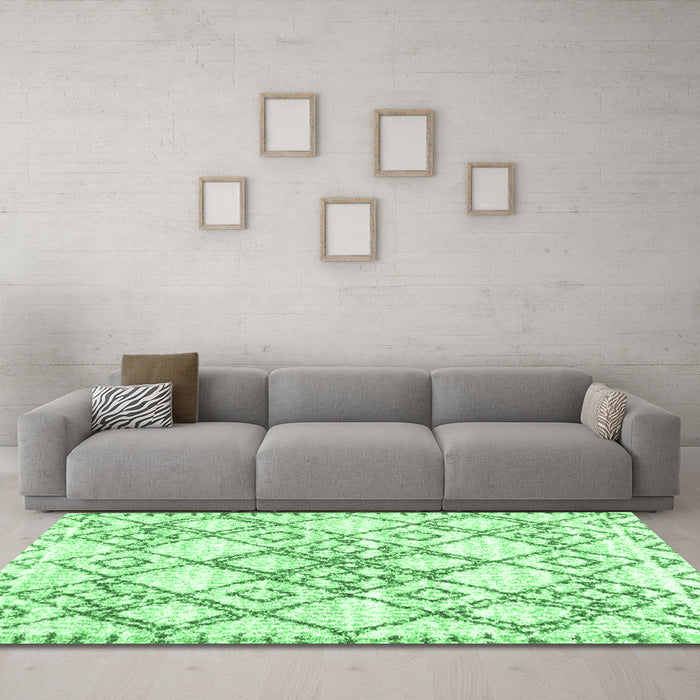 Machine Washable Abstract Emerald Green Contemporary Area Rugs in a Living Room,, wshcon3025emgrn