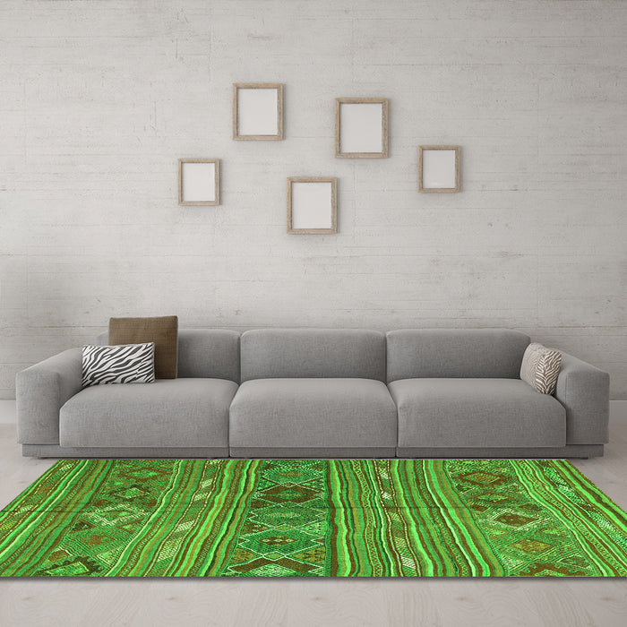 Machine Washable Oriental Green Traditional Area Rugs in a Living Room,, wshcon3031grn