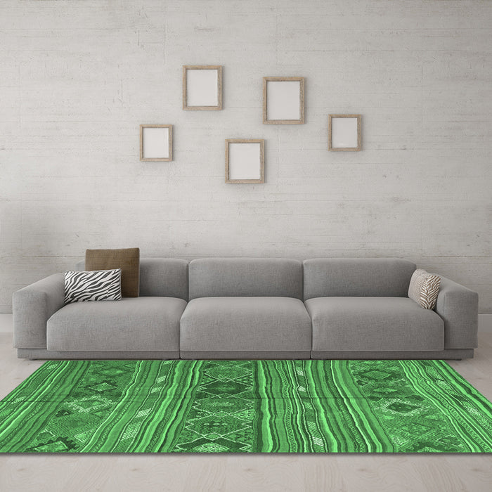 Machine Washable Oriental Emerald Green Traditional Area Rugs in a Living Room,, wshcon3031emgrn