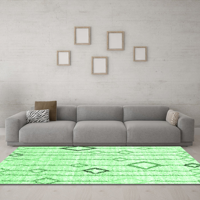 Machine Washable Solid Emerald Green Modern Area Rugs in a Living Room,, wshcon3034emgrn