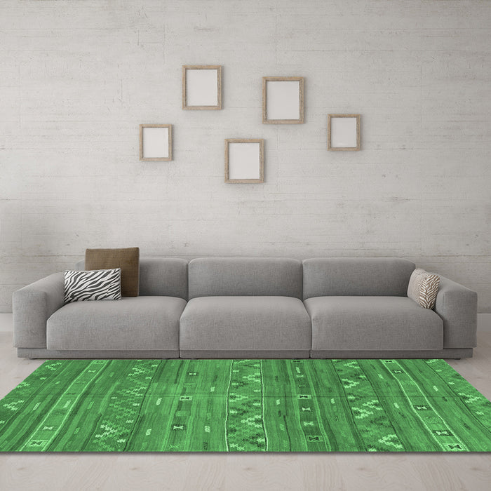 Machine Washable Oriental Emerald Green Traditional Area Rugs in a Living Room,, wshcon3042emgrn