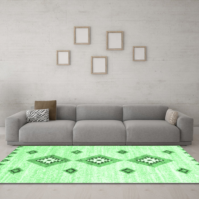 Machine Washable Abstract Emerald Green Contemporary Area Rugs in a Living Room,, wshcon3046emgrn