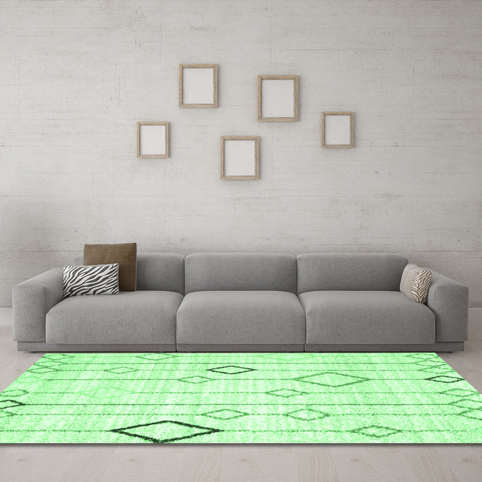 Machine Washable Solid Emerald Green Modern Area Rugs in a Living Room,, wshcon3066emgrn