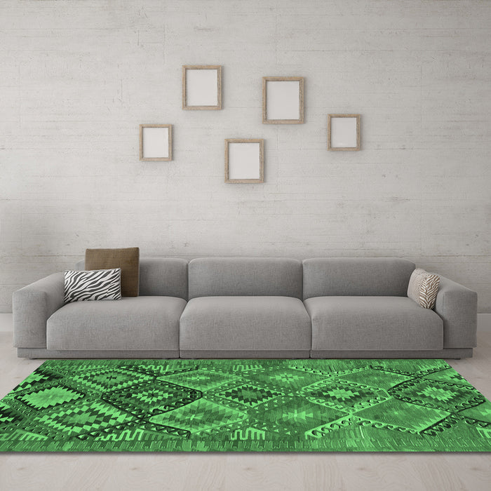 Machine Washable Oriental Emerald Green Traditional Area Rugs in a Living Room,, wshcon3073emgrn