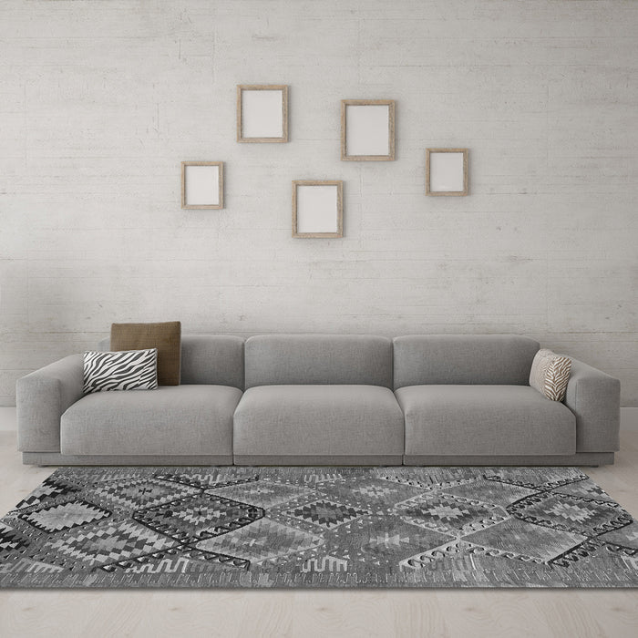 Machine Washable Oriental Gray Traditional Rug in a Living Room,, wshcon3073gry