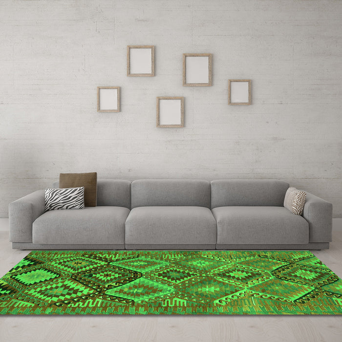 Machine Washable Oriental Green Traditional Area Rugs in a Living Room,, wshcon3073grn