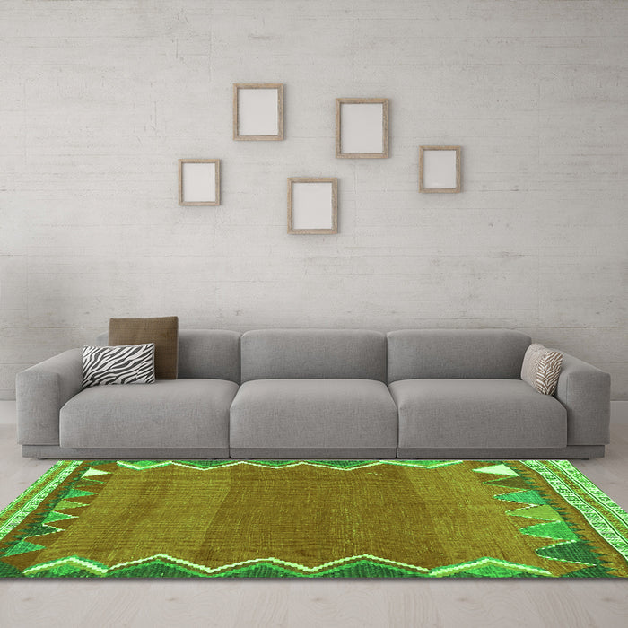 Machine Washable Oriental Green Traditional Area Rugs in a Living Room,, wshcon3078grn