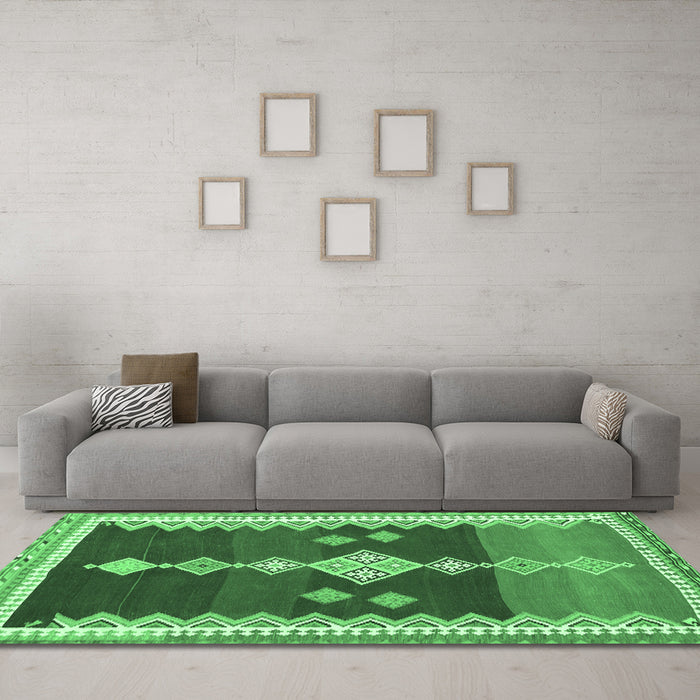 Machine Washable Abstract Emerald Green Contemporary Area Rugs in a Living Room,, wshcon3079emgrn
