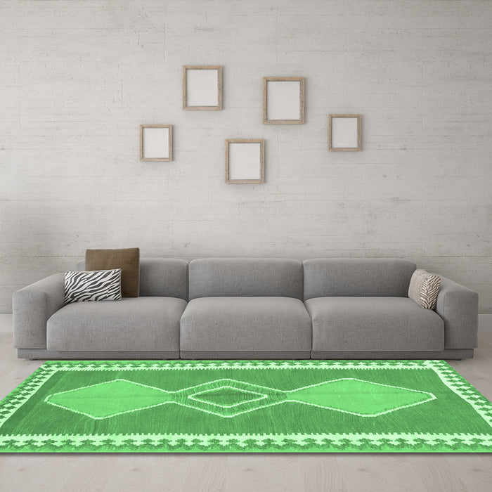 Machine Washable Oriental Emerald Green Traditional Area Rugs in a Living Room,, wshcon3081emgrn