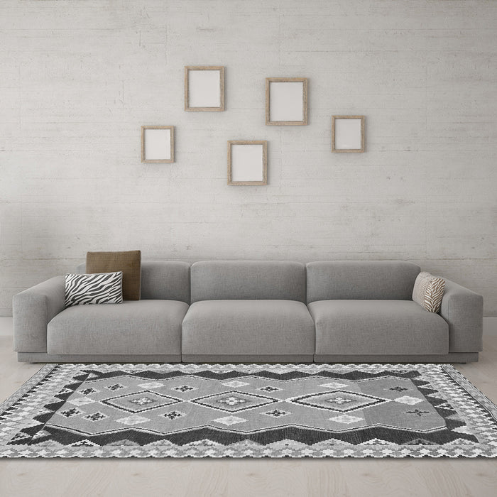 Machine Washable Oriental Gray Traditional Rug in a Living Room,, wshcon3082gry