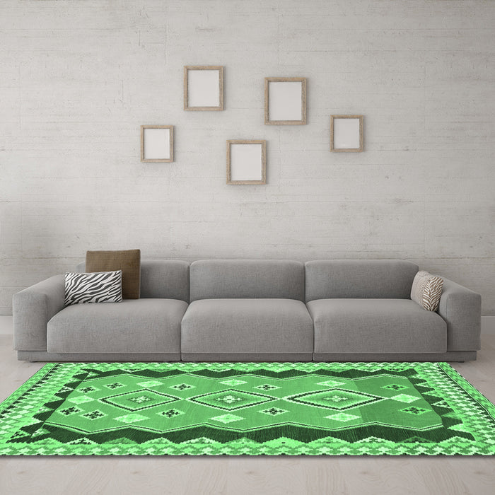 Machine Washable Oriental Emerald Green Traditional Area Rugs in a Living Room,, wshcon3082emgrn