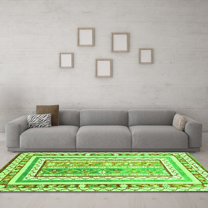 Machine Washable Oriental Green Traditional Area Rugs in a Living Room,, wshcon3084grn