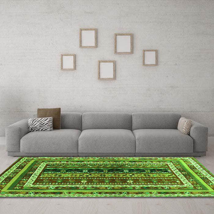 Machine Washable Oriental Green Traditional Area Rugs in a Living Room,, wshcon3091grn