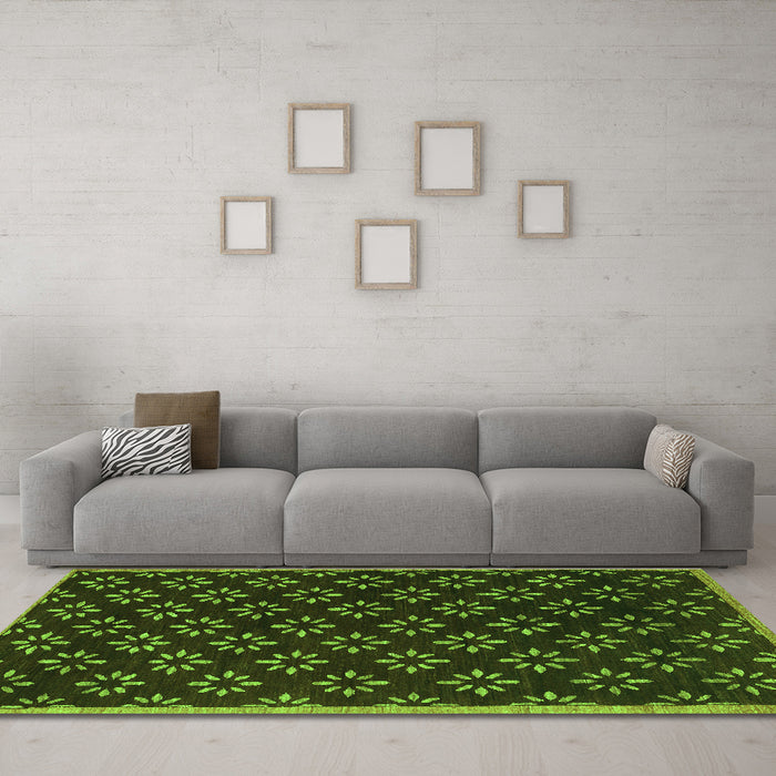 Machine Washable Abstract Green Contemporary Area Rugs in a Living Room,, wshcon311grn