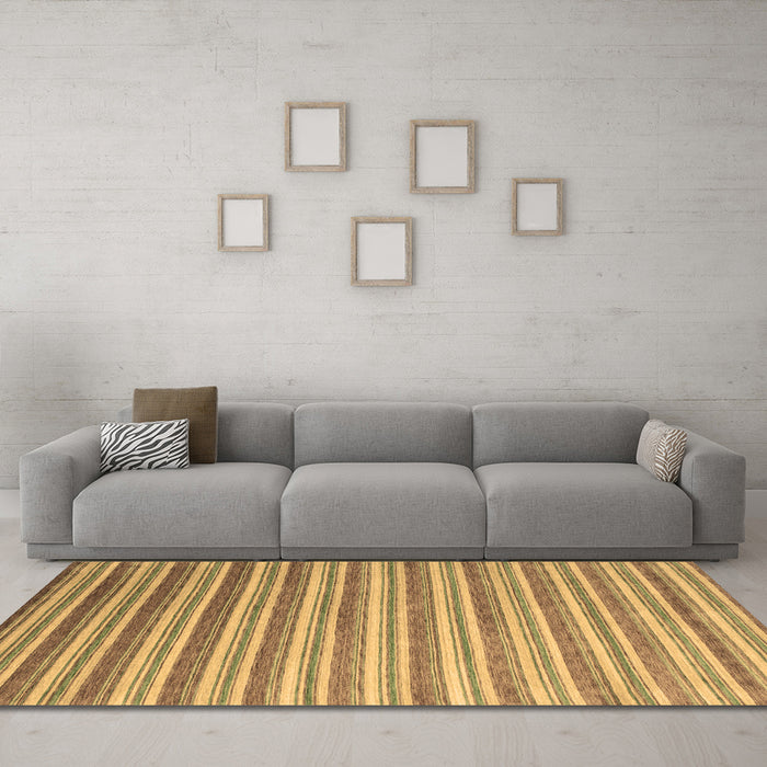 Machine Washable Abstract Brown Contemporary Rug in a Living Room,, wshcon315brn