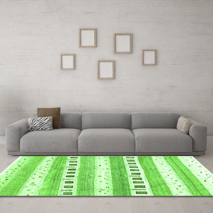 Machine Washable Solid Green Modern Area Rugs in a Living Room,, wshcon318grn