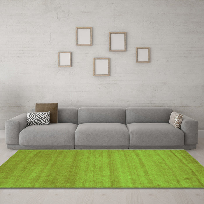 Machine Washable Abstract Green Contemporary Area Rugs in a Living Room,, wshcon31grn