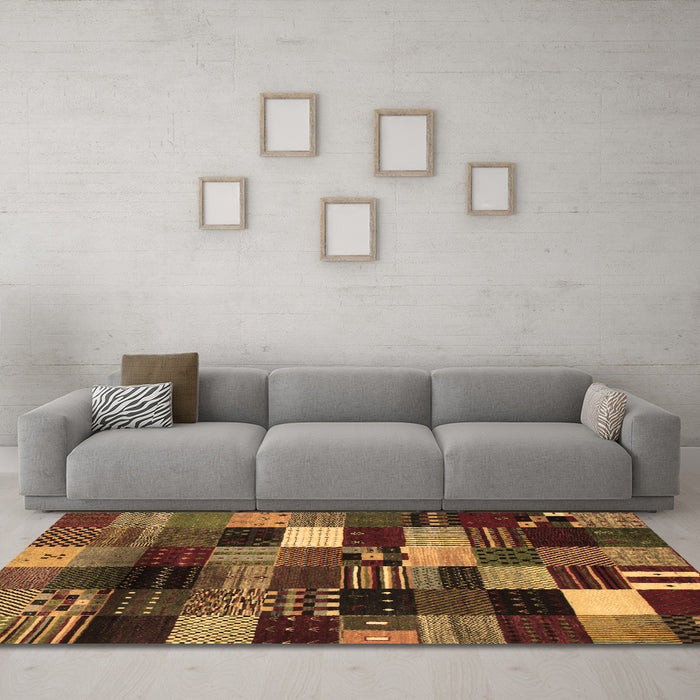 Machine Washable Abstract Brown Contemporary Rug in a Living Room,, wshcon320brn