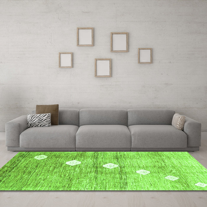 Machine Washable Abstract Green Contemporary Area Rugs in a Living Room,, wshcon324grn