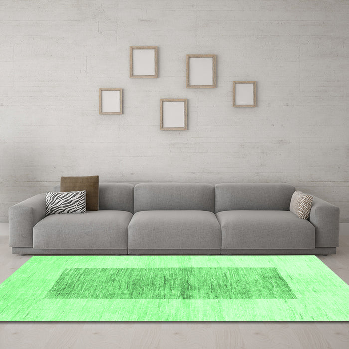 Machine Washable Solid Emerald Green Modern Area Rugs in a Living Room,, wshcon325emgrn